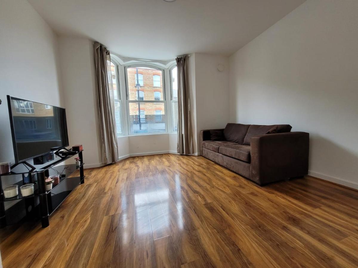 Stunning 1 Bedroom Apartment In לונדון מראה חיצוני תמונה